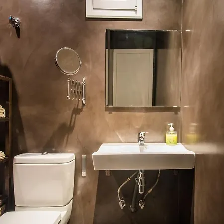 Modernism And Comfort In A Strategic Location * Barcelona