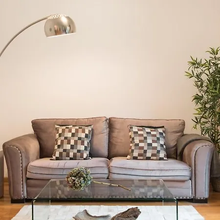 Modernism And Comfort In A Strategic Location Apartment