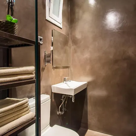 Modernism And Comfort In A Strategic Location Apartment Barcelona